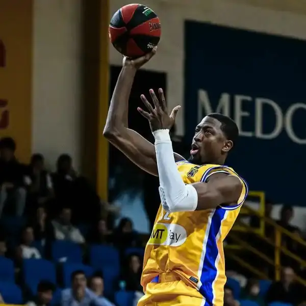 الرياضي يتجاوز اختبار المركزية ويحافظ على العلامة الكاملة