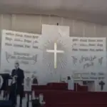 بدء القدّاس الإلهي الذي يحتفل به البابا في واجهة بيروت البحرية