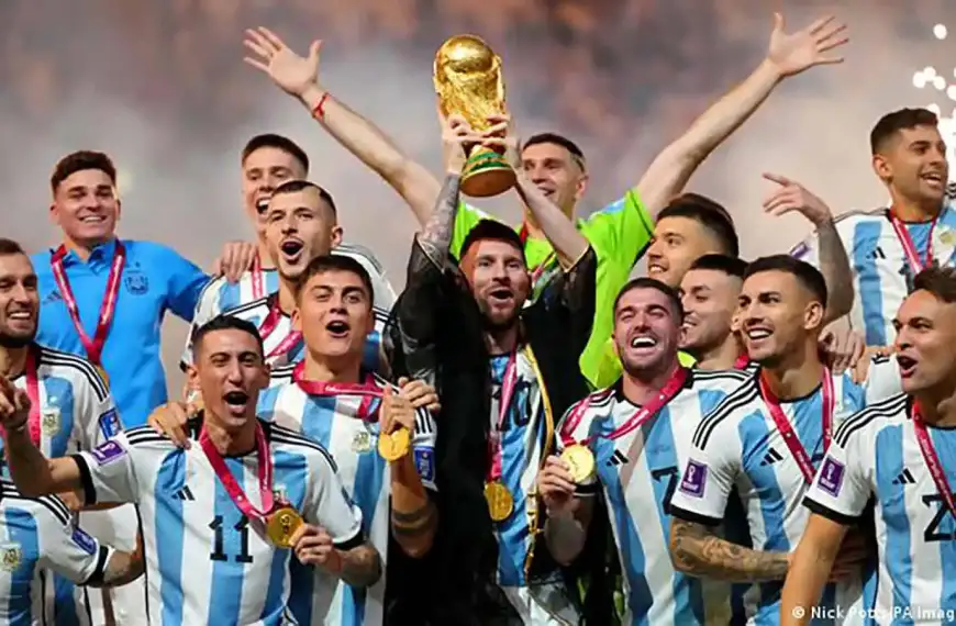 فضيحة تهزّ الأرجنتين! مداهمة مقر الاتحاد الوطني لكرة&hellip;