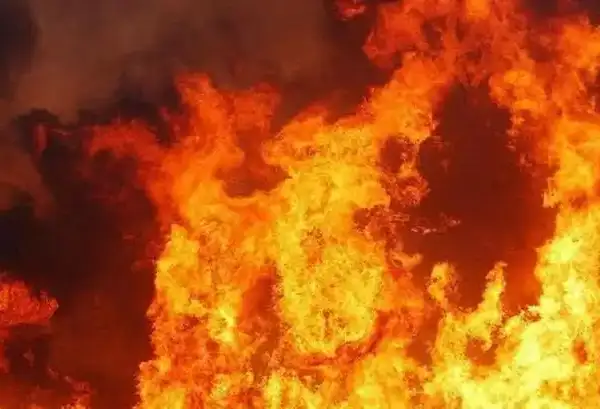 بالفيديو – احتراق سيارة قرب مرفأ بيروت