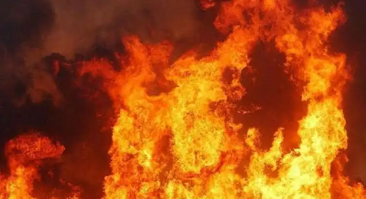 بالفيديو – احتراق سيارة قرب مرفأ بيروت