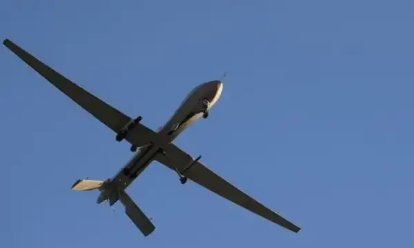 مسيّرة إسرائيليّة ألقت قنابل متفجّرة على منزل في…