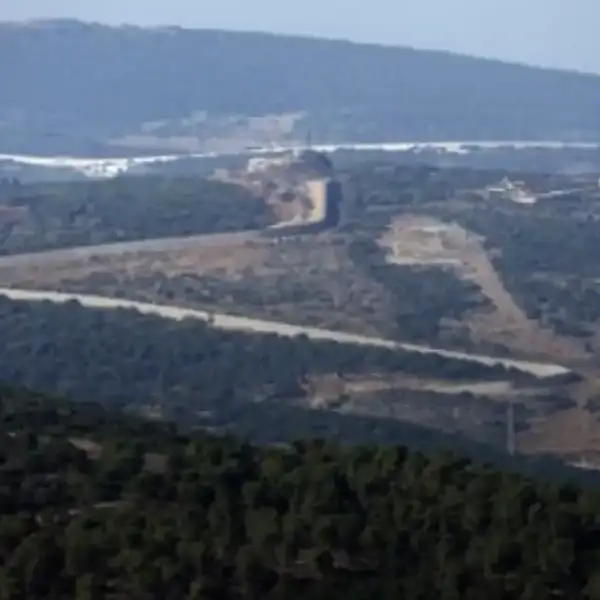 الجيش الإسرائيلي يقوم بعملية تمشيط بالأسلحة الرشاشة باتجاه&hellip;