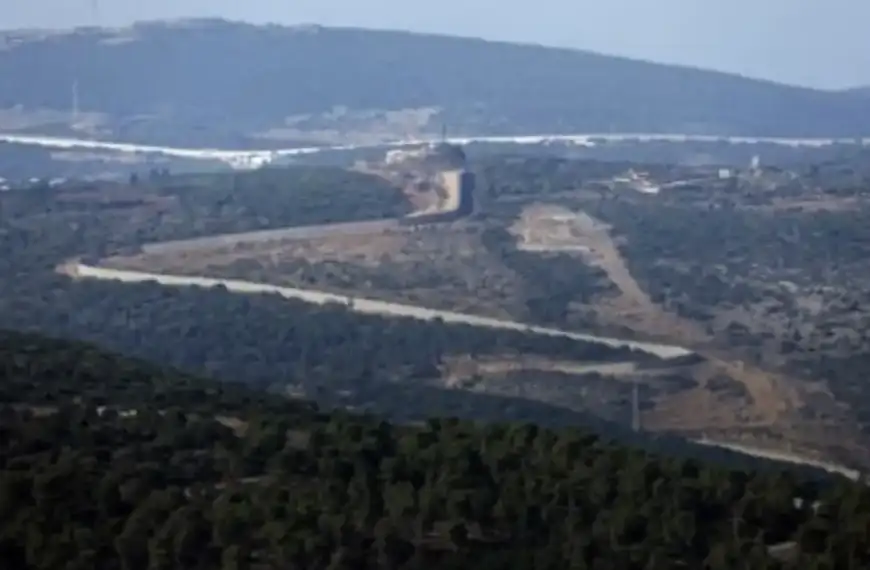 الجيش الإسرائيلي يقوم بعملية تمشيط بالأسلحة الرشاشة باتجاه&hellip;