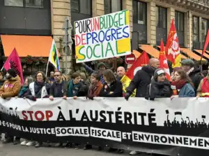 بالصورة- في باريس.. ١٧ ألف متظاهر احتجاجاً على…