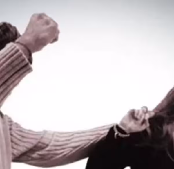 كوكايين وماريغوانا… تعنيف ينتهي بجريمة والزوج يعترف