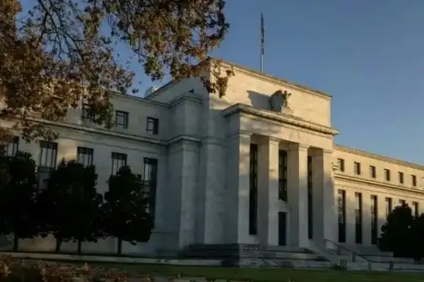 الاحتياطي الفيدرالي الأميركي خفض سعر الفائدة بربع نقطة&hellip;