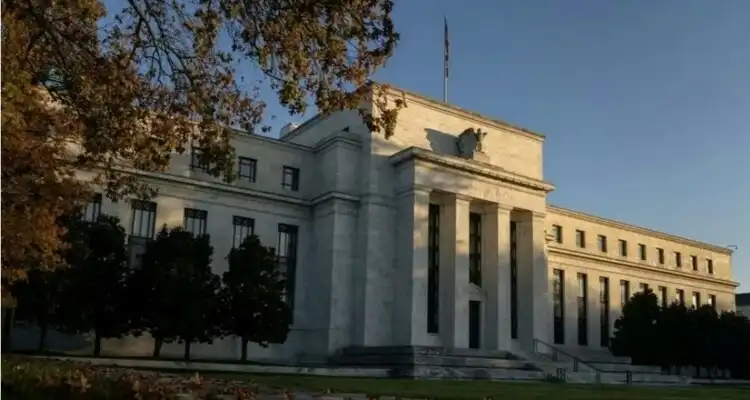 الاحتياطي الفيدرالي الأميركي خفض سعر الفائدة بربع نقطة…