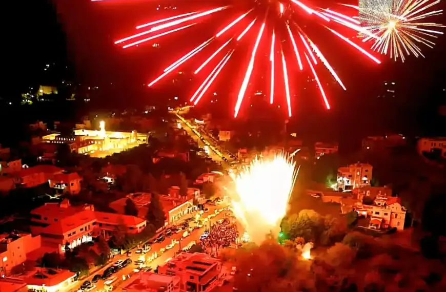 بالصور- فرحة العيد في عكار… زينة وإضاءة أشجار…