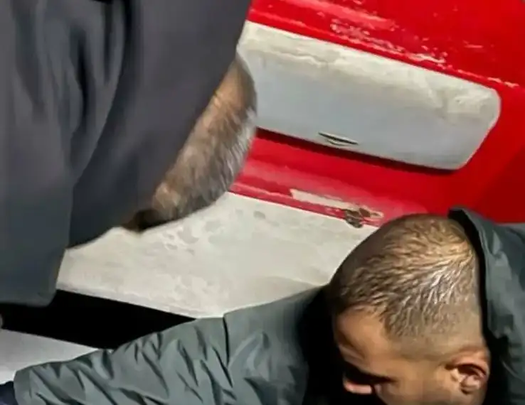 بالصور- الدفاع المدني: إنقاذ مواطن سقط عن الصخور…