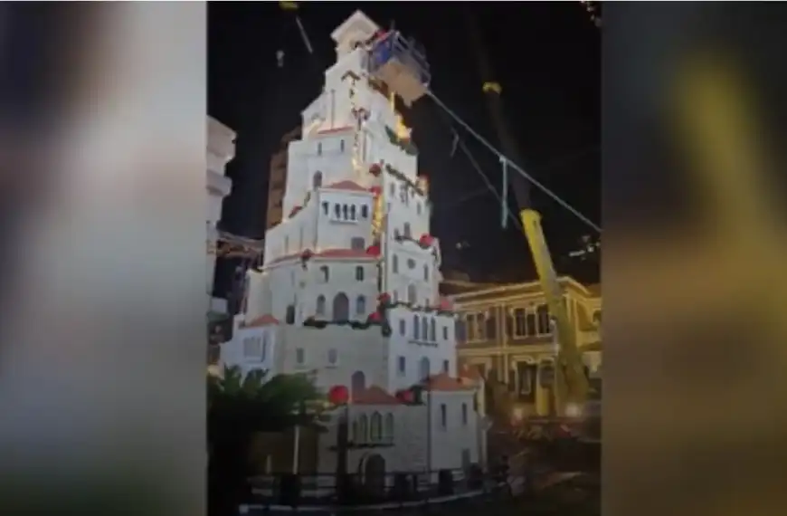 بالفيديو- جونية تضيء شجرة مميّزة وتفتتح قريتها الميلادية