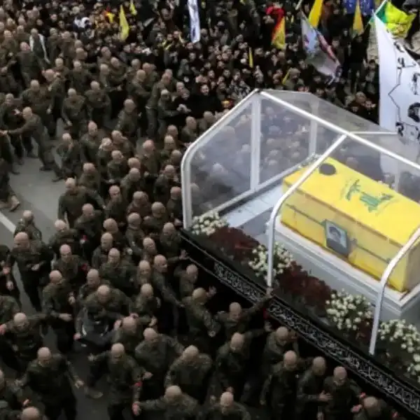 إعلام إسرائيلي: أورتاغوس «اقترحت» قصف مراسم تشييع نصرالله