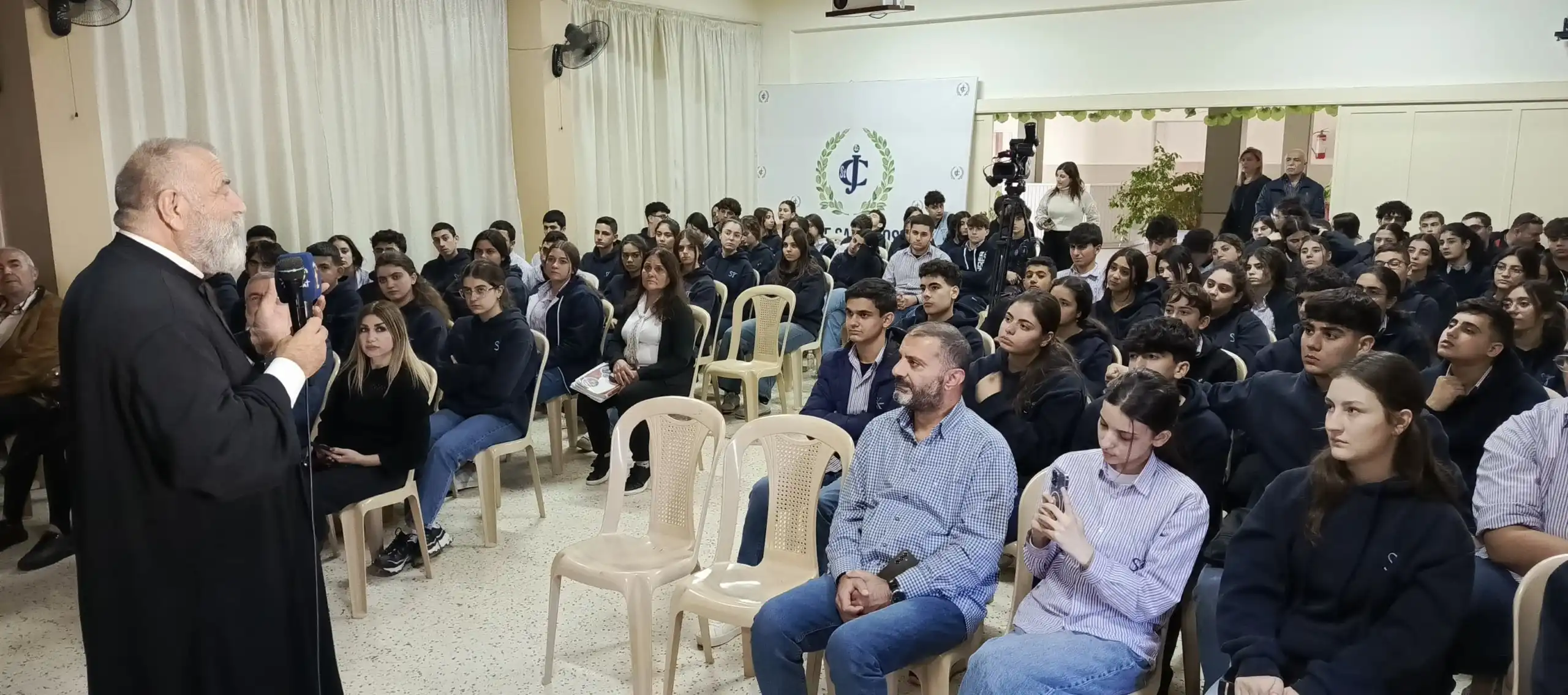 f6b84895-3627-40b4-bd9c-a89d6c8437f1-scaled-1