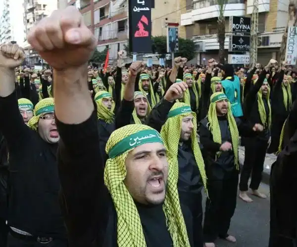 إلى أهلي الشيعة اللبنانيين