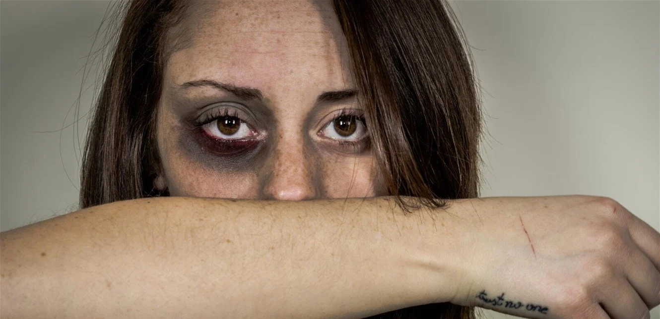 إمرأة-معنّفة