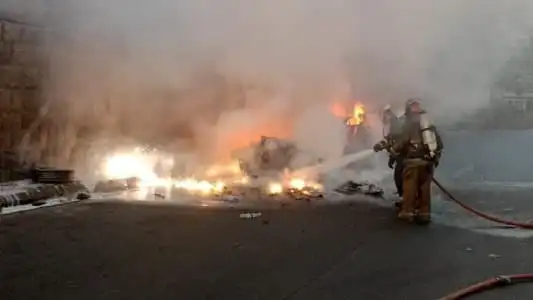 بالفيديو- إحتراق سيّارة على طريق السعديات – الرميلة