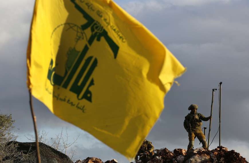 “حزب الله”: تدنيس أحد الأميركيين للمصحف مشهد استفزازي&hellip;