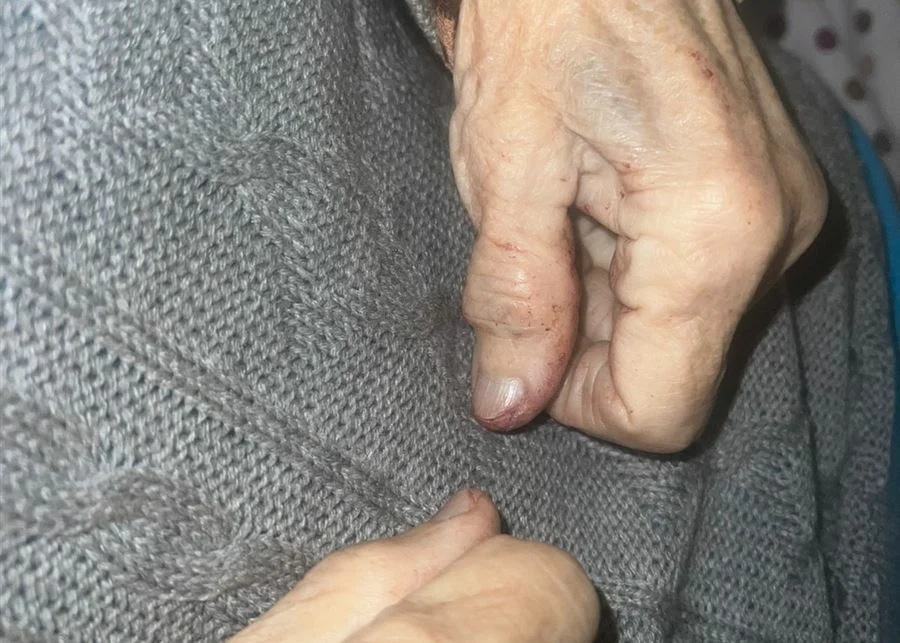 امرأة-تسعينية