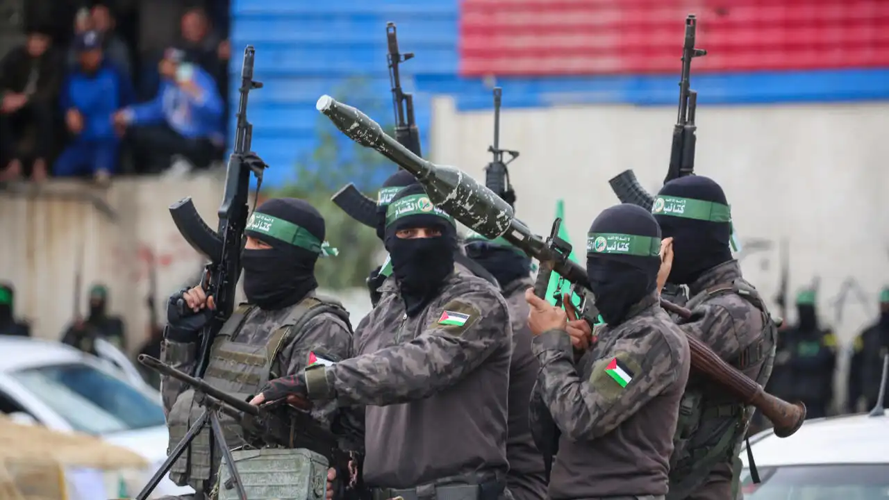 قبيل ساعات من انتخاباتها… “حماس” تنعى قادتها