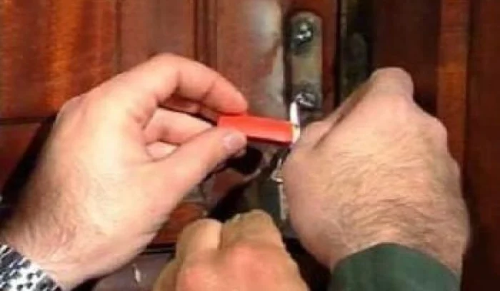 ختم معمل لتصنيع الالبان في الصالحية بالشمع الأحمر