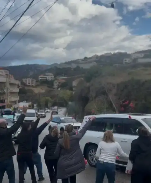 بالفيديو- وصول قداسة البابا بال papamobile الى مدخل…