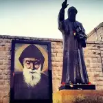 بدء توافد المواطنين الى دير مار مارون في عنايا لاستقبال الحبر الاعظم