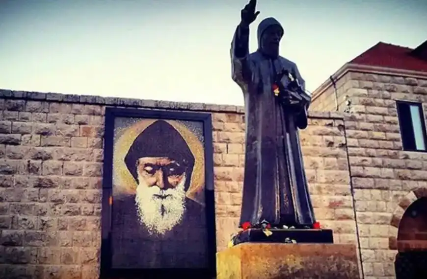 بدء توافد المواطنين الى دير مار مارون في…