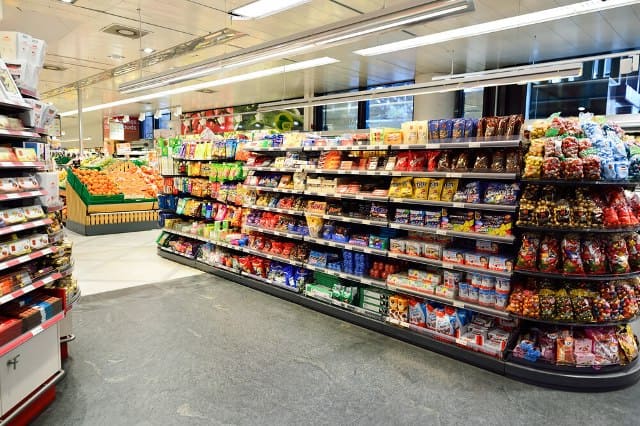 دوريات تفتيشية لمصلحة الاقتصاد على عدد من “السوبرماركت”