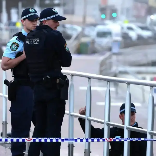 أب وابنه.. أستراليا تعلن تفاصيل جديدة عن هجوم&hellip;