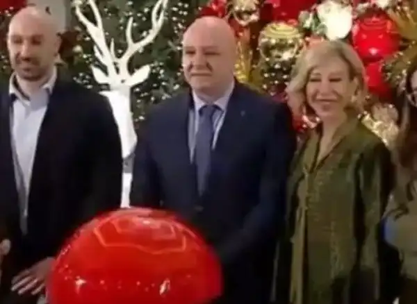 رئيس الجمهورية أضاء واللبنانية الأولى شجرة الميلاد في…