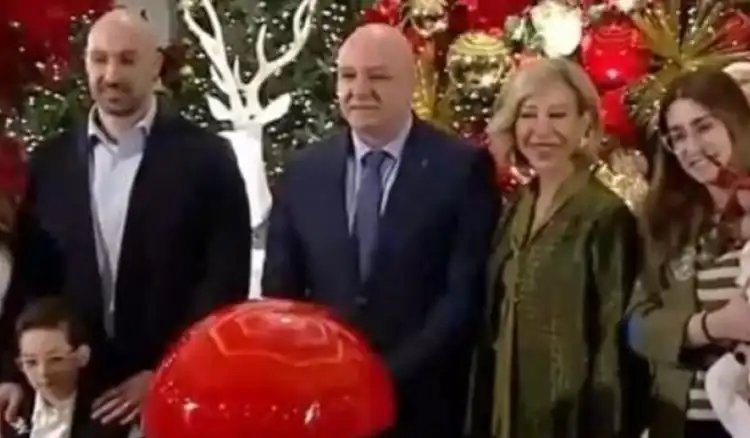 رئيس الجمهورية أضاء واللبنانية الأولى شجرة الميلاد في قصر بعبدا