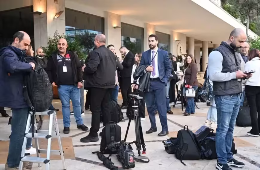 83 صحافياً يرافقون البابا من 15 بلداً في…