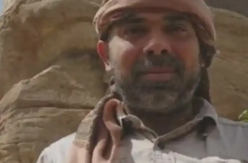 صورة متداولة لـ طبطبائي خلال تدريبه مقاتلي الحوثيين في اليمن