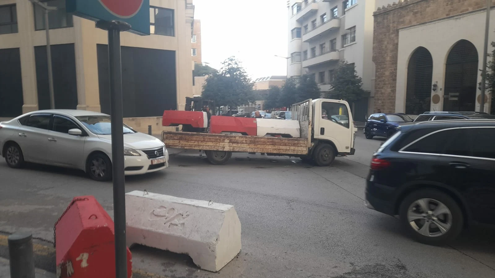 فتح شارع المصارف ومحيطه