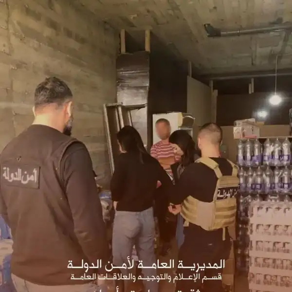 بالصورة.. إغلاق مستودع بالشمع الأحمر في كسروان