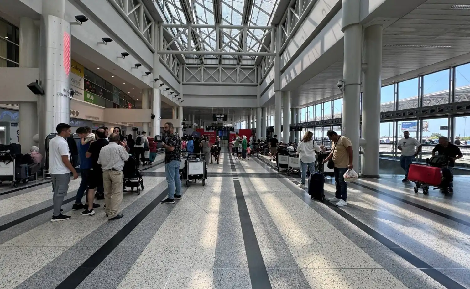 رسامني تفقد أعمال التأهيل في مطار بيروت: سيكون مختلفًا كليًا خلال عام
