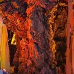 بالفيديو- إنقلاب سيّارة بعد أوّل أنفاق المطار باتّجاه خلدة