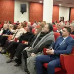 برّاك يلتقي الشرع ويدعو للتحاور مع الأكراد… الجيش السوري يُعلن وقف عملياته في حلب و”قسد” تنفي!