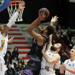 أمن المطار يمنع الوفد الإيراني من إدخال أربع حقائب