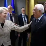 استهداف مواطنين بقنبلة صوتيّة أثناء تفقدهم منازلهم المهدّمة في عيتا الشعب