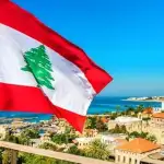 بالصورة- انقلاب سيارة وسط اوتوستراد خلدة وازدحام مروري في المطقك