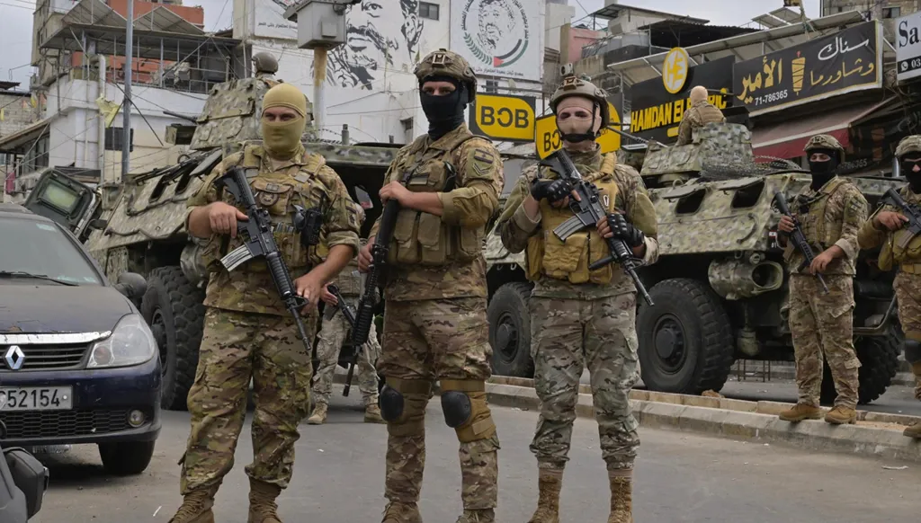 الجيش-اللبناني-في-مخيم
