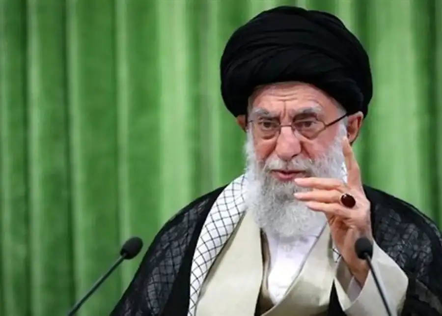 خامنئي: لن نتساهل مع العملاء وندعو ترامب إلى التركيز على مشاكل بلاده