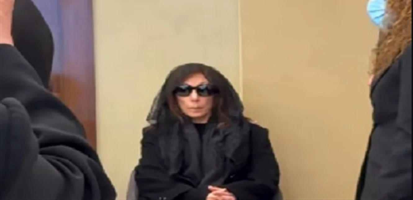 بالفيديو- السيّدة فيروز تتقبّل التعازي بابنها هلي