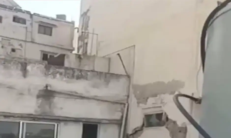 مبنى متصدّع